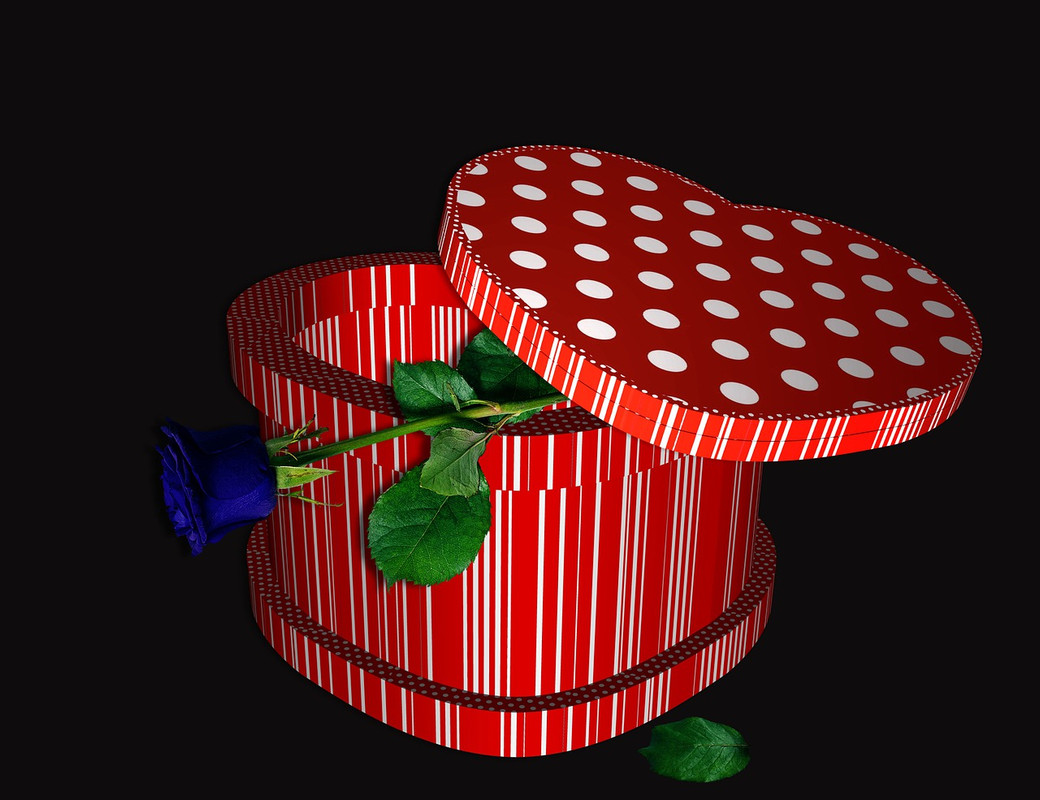 red-box-4989690-1280.jpg