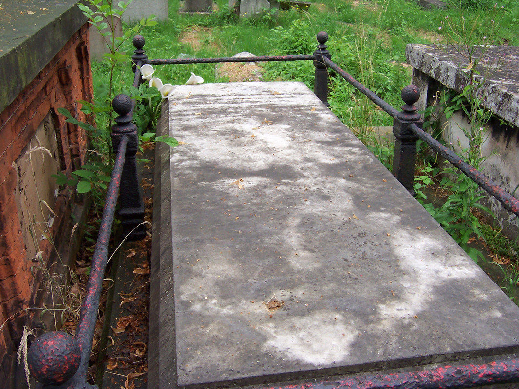 William-Makepeace-Thackeray-grave-Kensal-Green-Cemetery-5-July2006