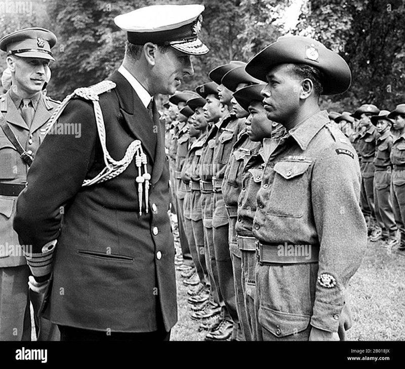 Lord Mountbatten visita al contingente malayo, Jardines de Kensington, Londres, 1946 Lord Mountbatten visita al contingente malayo, Jardines de Kensington, Londres, 1946