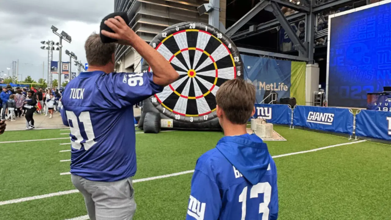 Giant Dartboard with Velcro Footballs