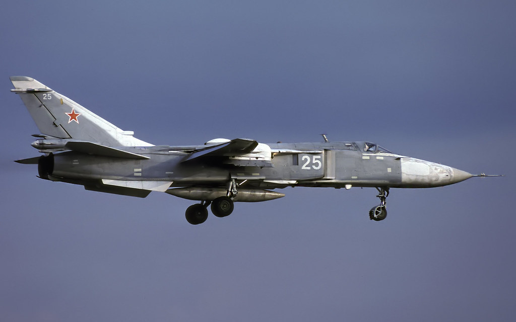 11 ORAP Su-24MR 25 White_0615310_4