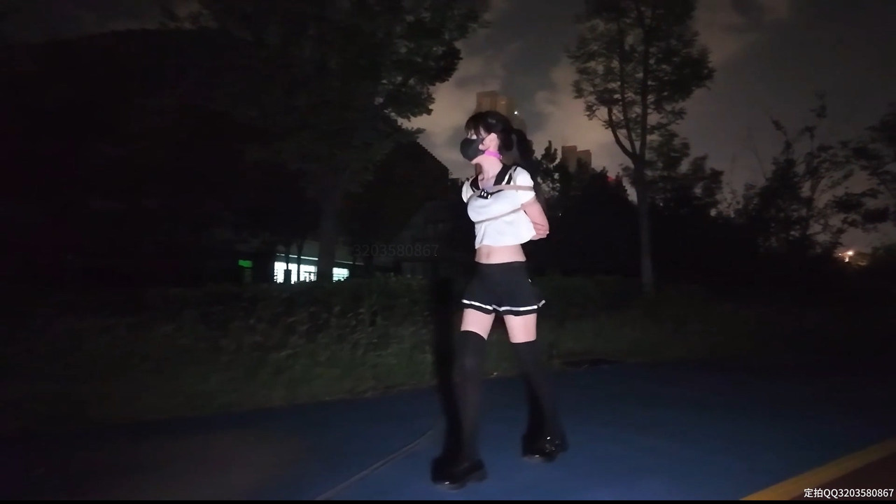 长颜草 定拍少萝霜喵户外情趣内衣捆绑散步.mp4_20251015_082727.065