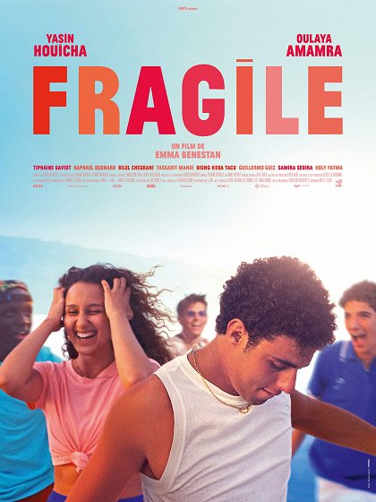 Křehký / Fragile (2021)