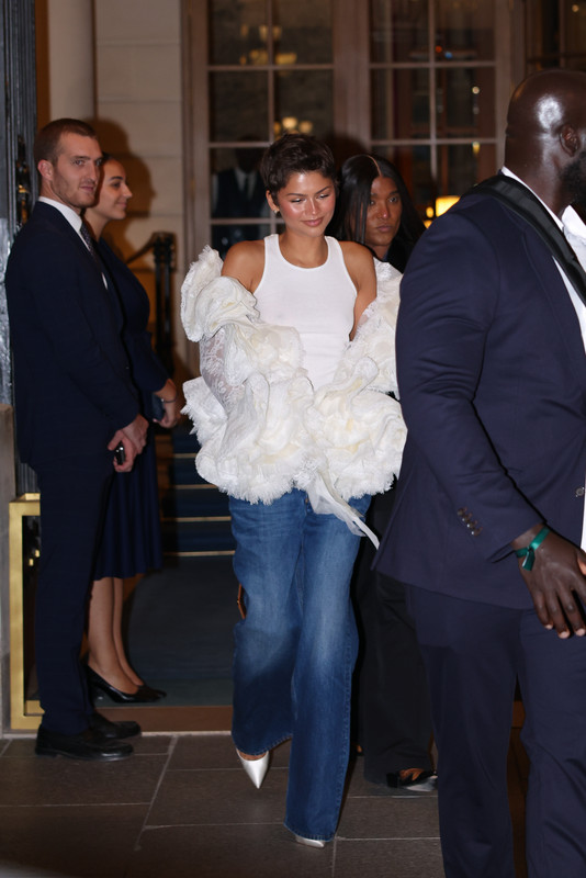 Zendaya Braless White Top Paris376