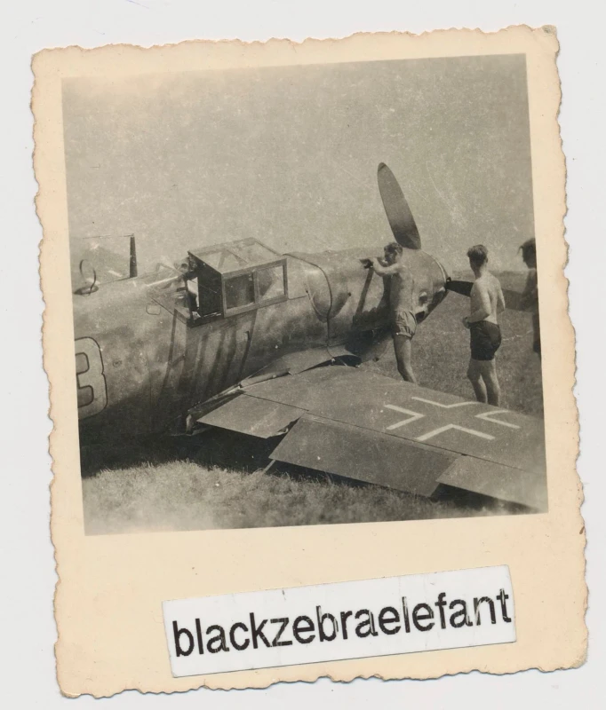 1013 Foto wk2 Absturzstelle von Deutschem Jagdtflugzeug
