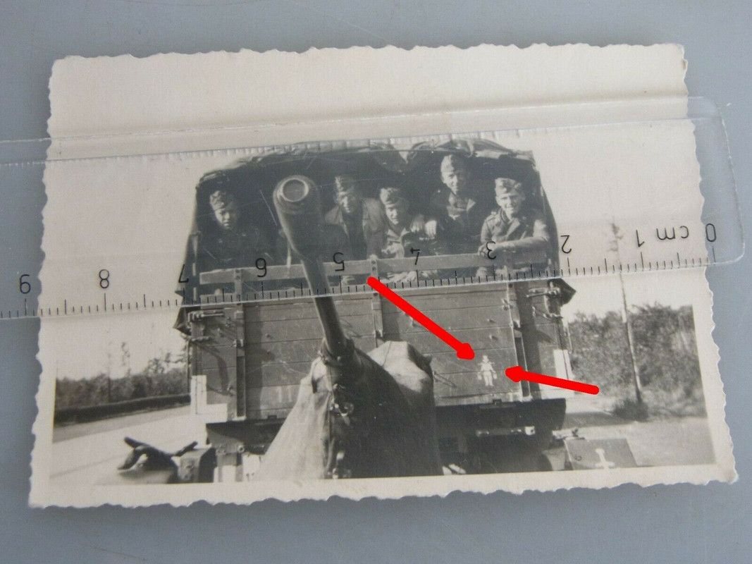 Foto Düsseldorf 1941 LKW mit Divisionsabzeichen Wappen