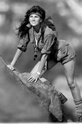Caroline-Munro-c86