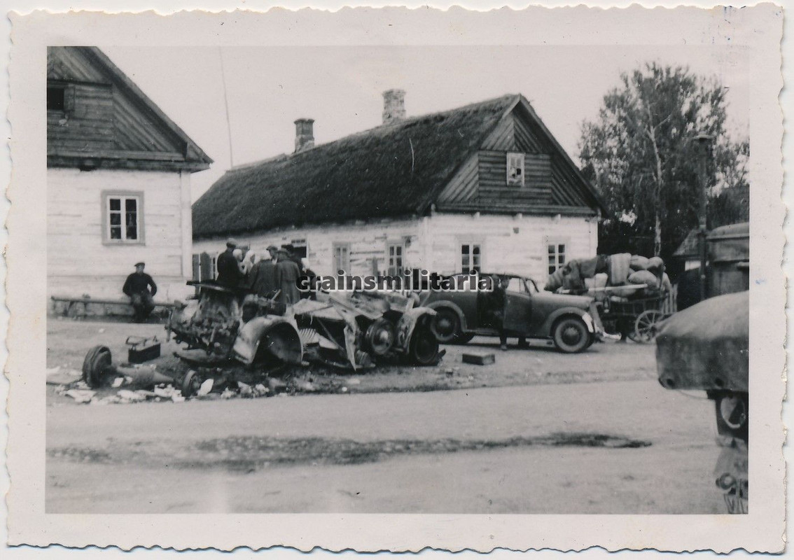 Orig. Foto Opel Pkw Auto bei zerstörte Kübelwage