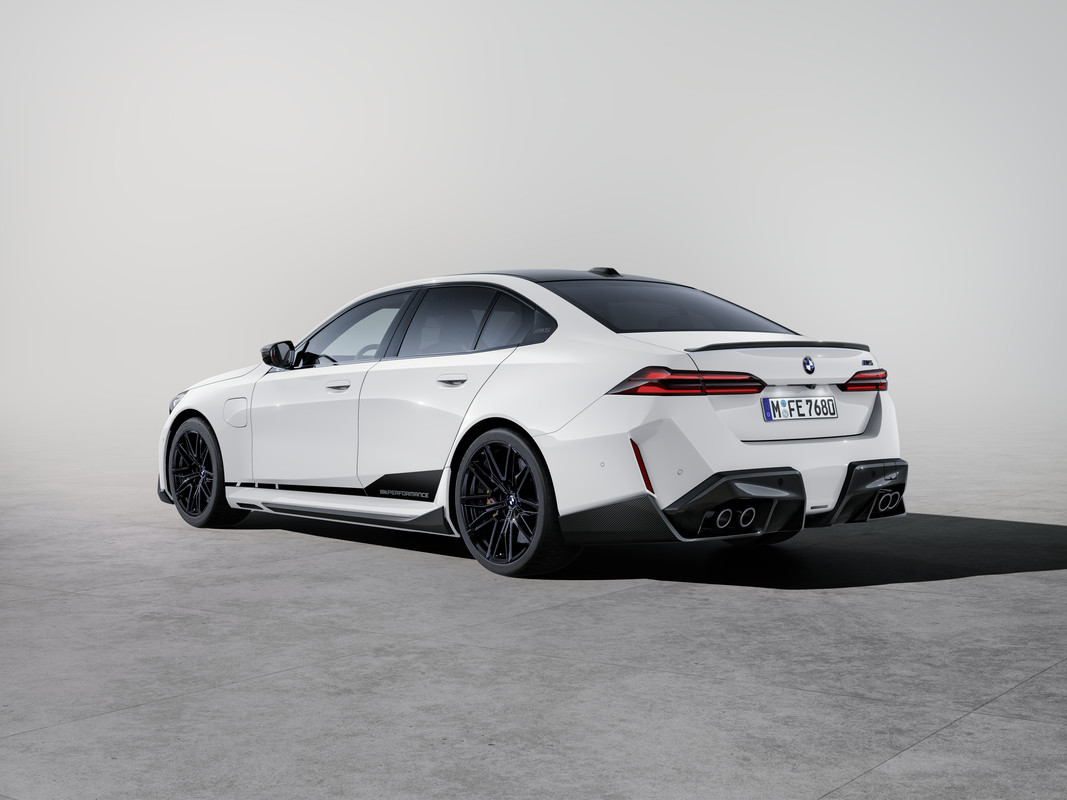 P90562731_highRes_the-bmw-m-performanc