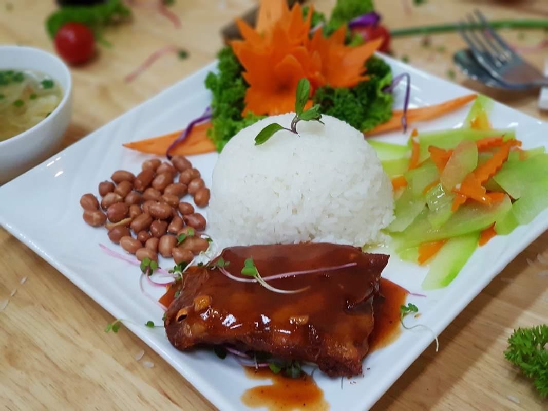 img-1530075647325-1530100115211