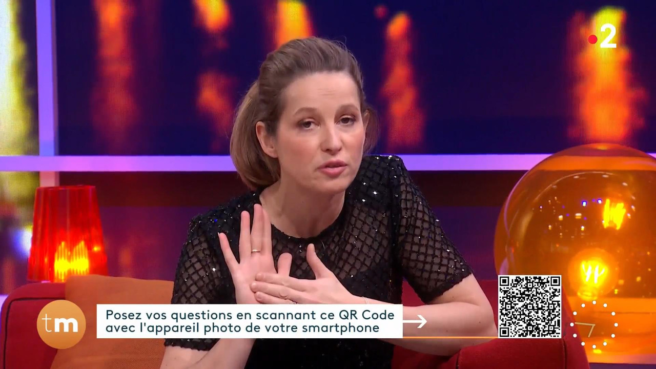 Maud Descamps 2021-12-26.mp4_snapshot_01.08_[2021.12.29_00.14.15]
