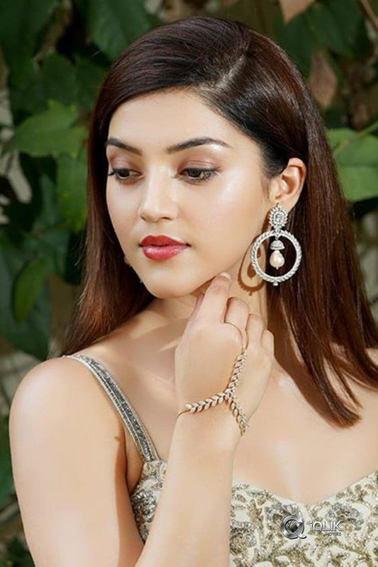 [Image: Mehreen-Pirzada-iqlik123iqlik-D62163-1-F8-D07.jpg]
