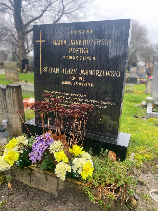 Maria-Pawlikowsk-Jasnorzewska-grave