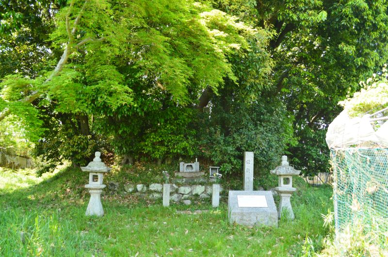 1048-Tomb-of-Minamoto-no-Yorinobu