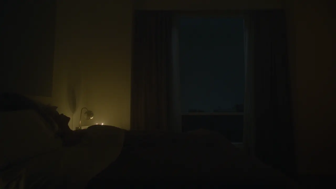 Mr.Robot.S03E01.Modalita.risparmio.energetico.1080p.BDRip.ITA.ENG.FLAC.x264-BlackBit[screenshot 4]