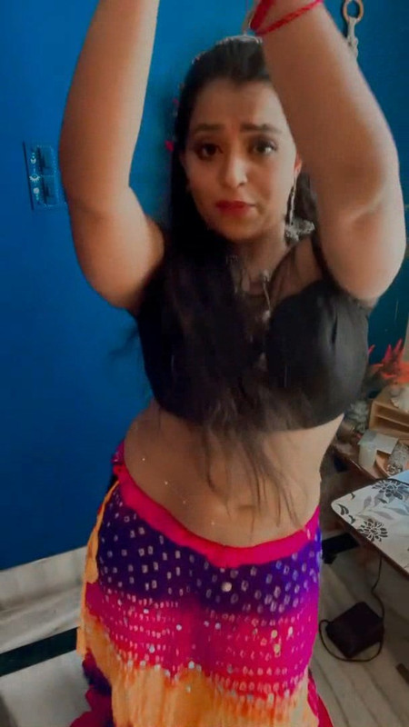 Sexy Desi Girl Big Deep navel in workout dress.divx_snapshot_01.42.992