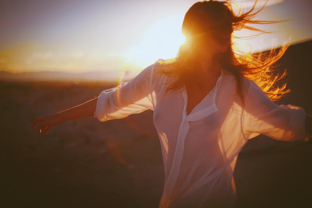 An den Beitrag angehängtes Bild: https://i.postimg.cc/D08wykdd/girl-summer-hair-time-sunset-sunshine-2048x1365.jpg