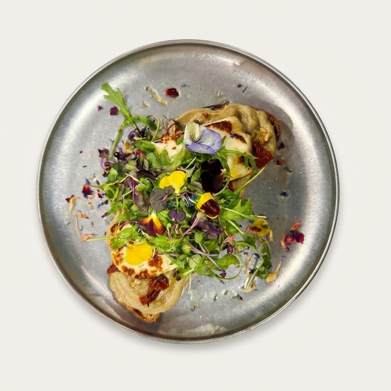 Tostada De Baba Ganush Con Halloumi