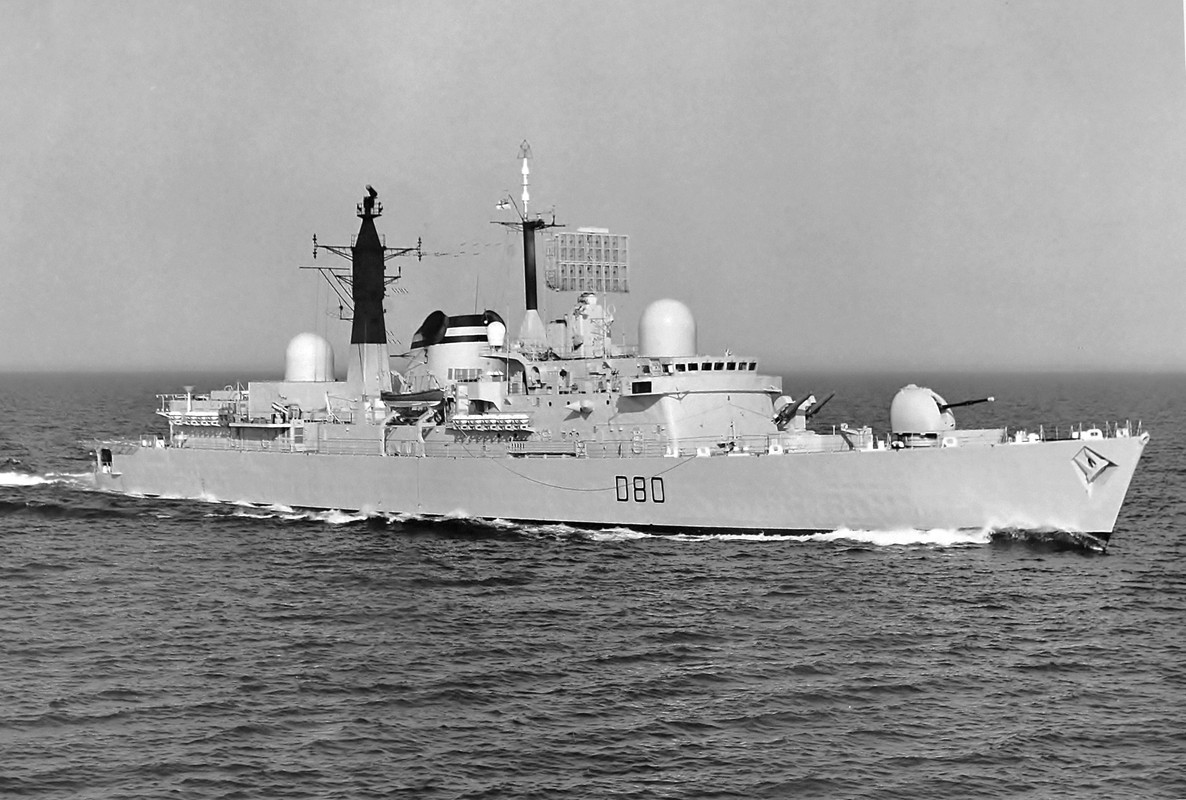HMS Sheffield (D80)-6