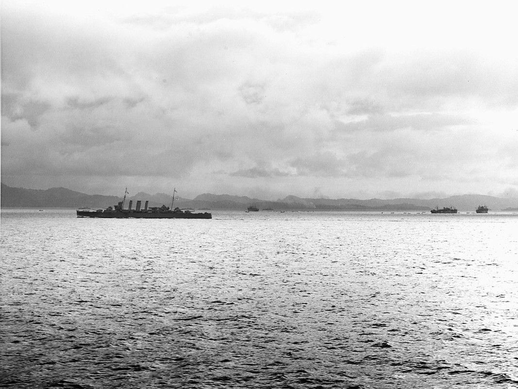 HMAS_Canberra_(D33)_underway_off_Tulagi,_circa_7_August_1942