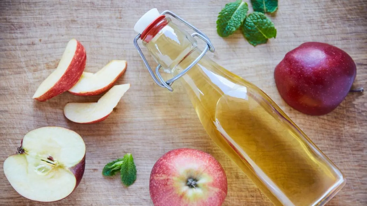 ¿Cuáles son los riesgos y efectos secundarios de tomar vinagre de manzana?