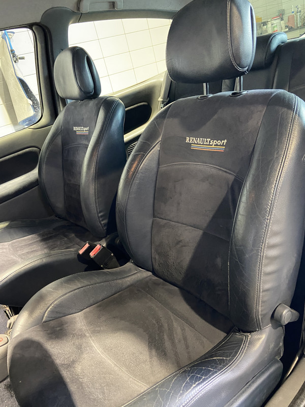 B037353D-26FC-4538-BD99-57D85180793F