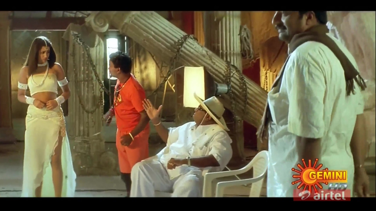 Trisha Hot & Sexy Compilation - Varsham.mp4_20200714_182125.826