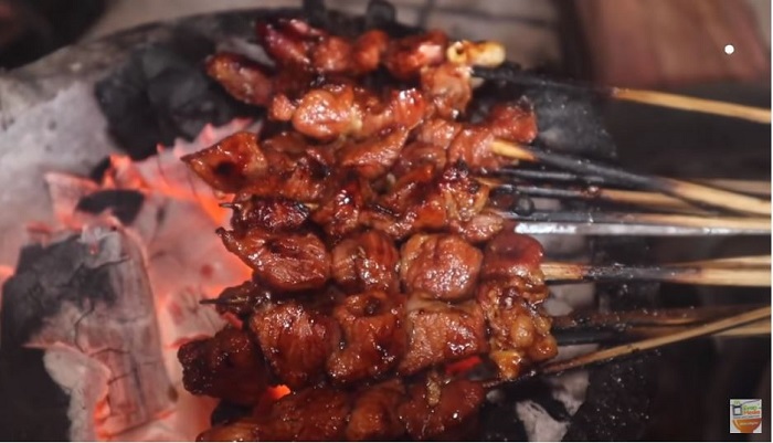 Sajian Sate Petir Pak Nano yang legendaris di Jogja.