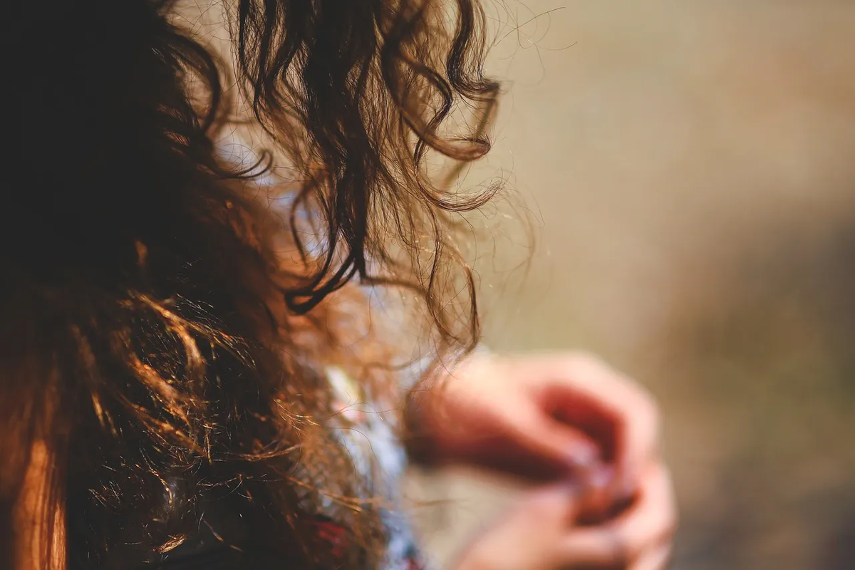 ¿Cómo desenredar tu cabello rizado? Sigue estos consejos