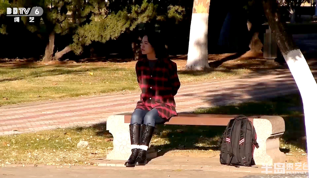 半岛束艺 行为艺术，海语广场捆绑手脚，险遭报警.mp4_20200229_185440.163