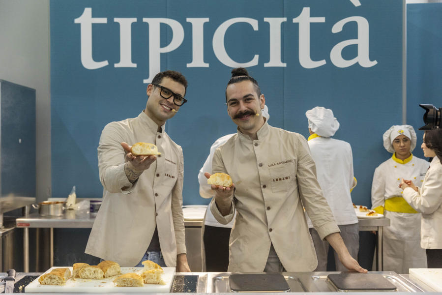 Il 19 dicembre ritorna l’evento Senigallia città Gourmet… anche a Natale! Il 19 dicembre ritorna l’evento Senigallia città Gourmet… anche a Natale!