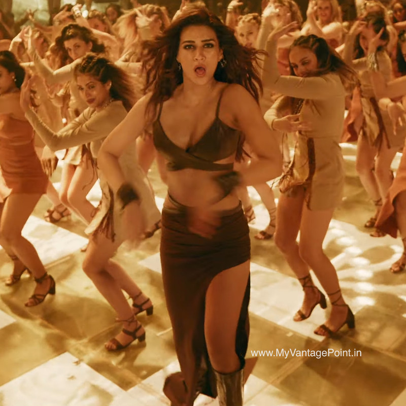 kriti-sanon-in-hum-aaye-hai-song-from-ganapath-movie