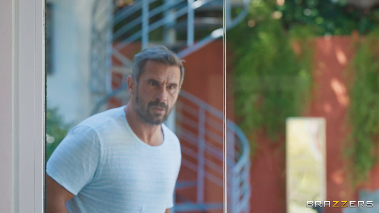 Bridgette B - Milf Ass In A Sun Dress - BRAZZERS 4K.mp4.0003