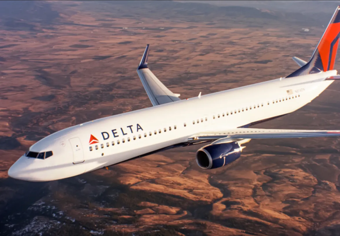 Vuelo regresa a aeropuerto luego de que unos gusanos cayeran a los pasajeros