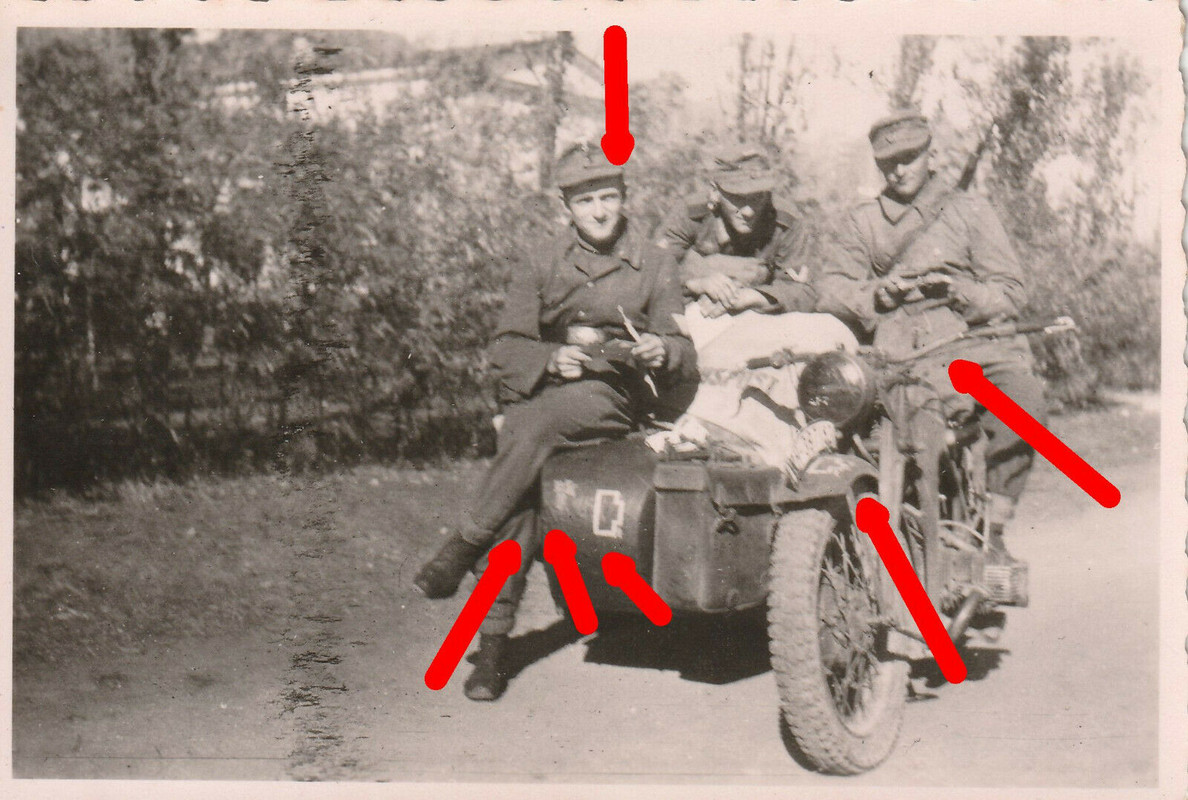 Foto Russland 4 Gebirgsjäger.Div Motorrad Krad Beiwagen Zündapp Emblem SDKFZ1