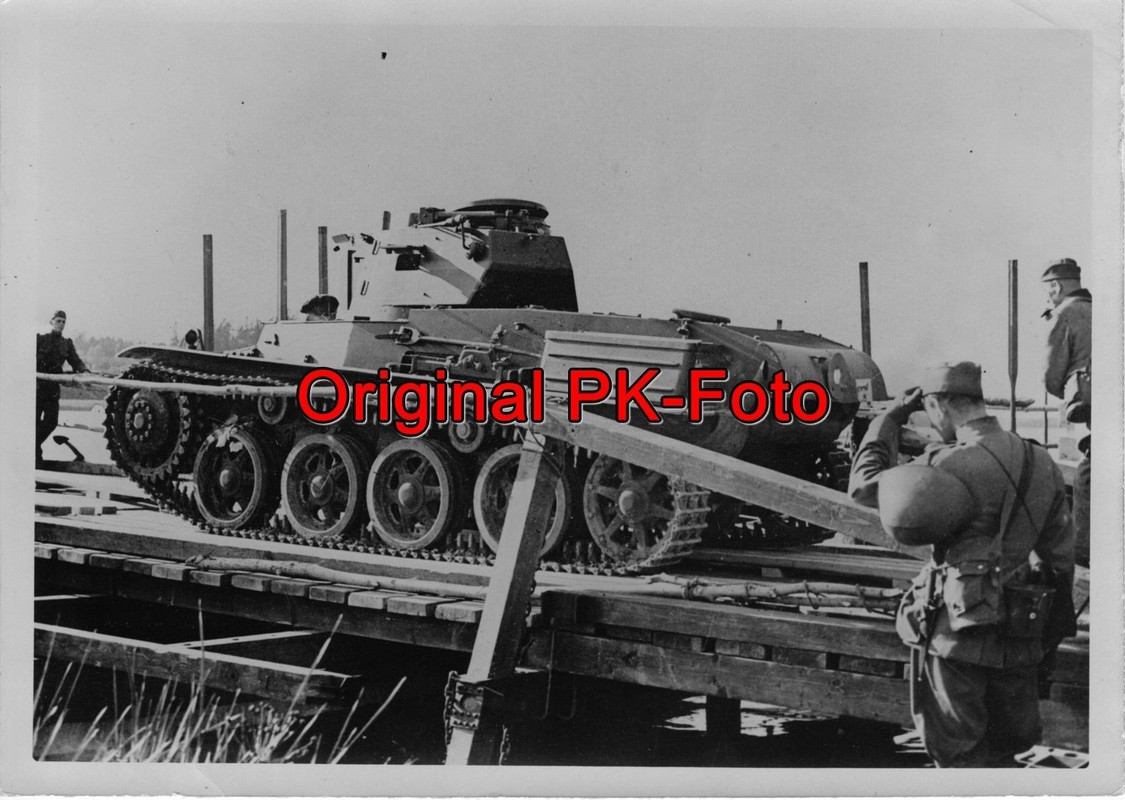 Deutscher Panzer setzt über die Weichsel - Nahau