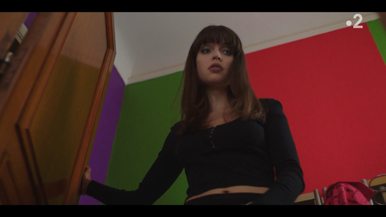 2022-05-13_21_10_Fr2_Les-petits-meurtres-d-Agatha-Christie-70-s_3x2_La-chambre-noire.mp4_snapshot_16