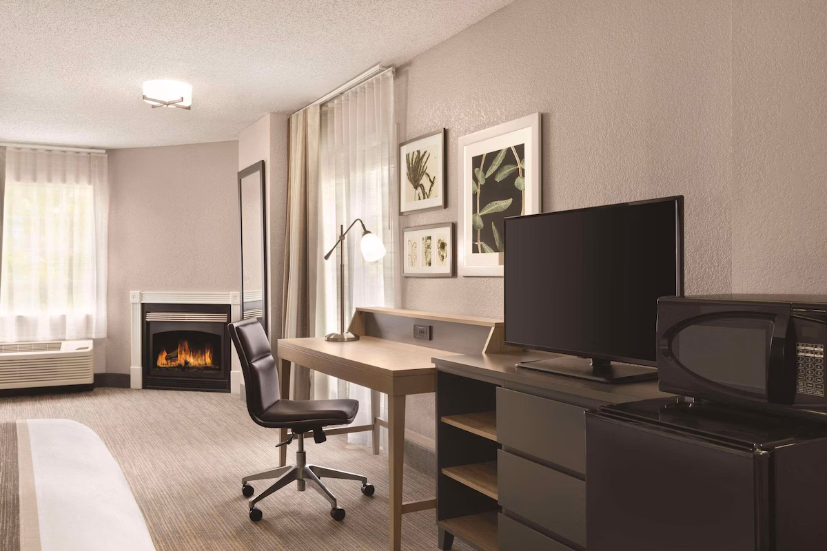 Country Inn and Suites room interior