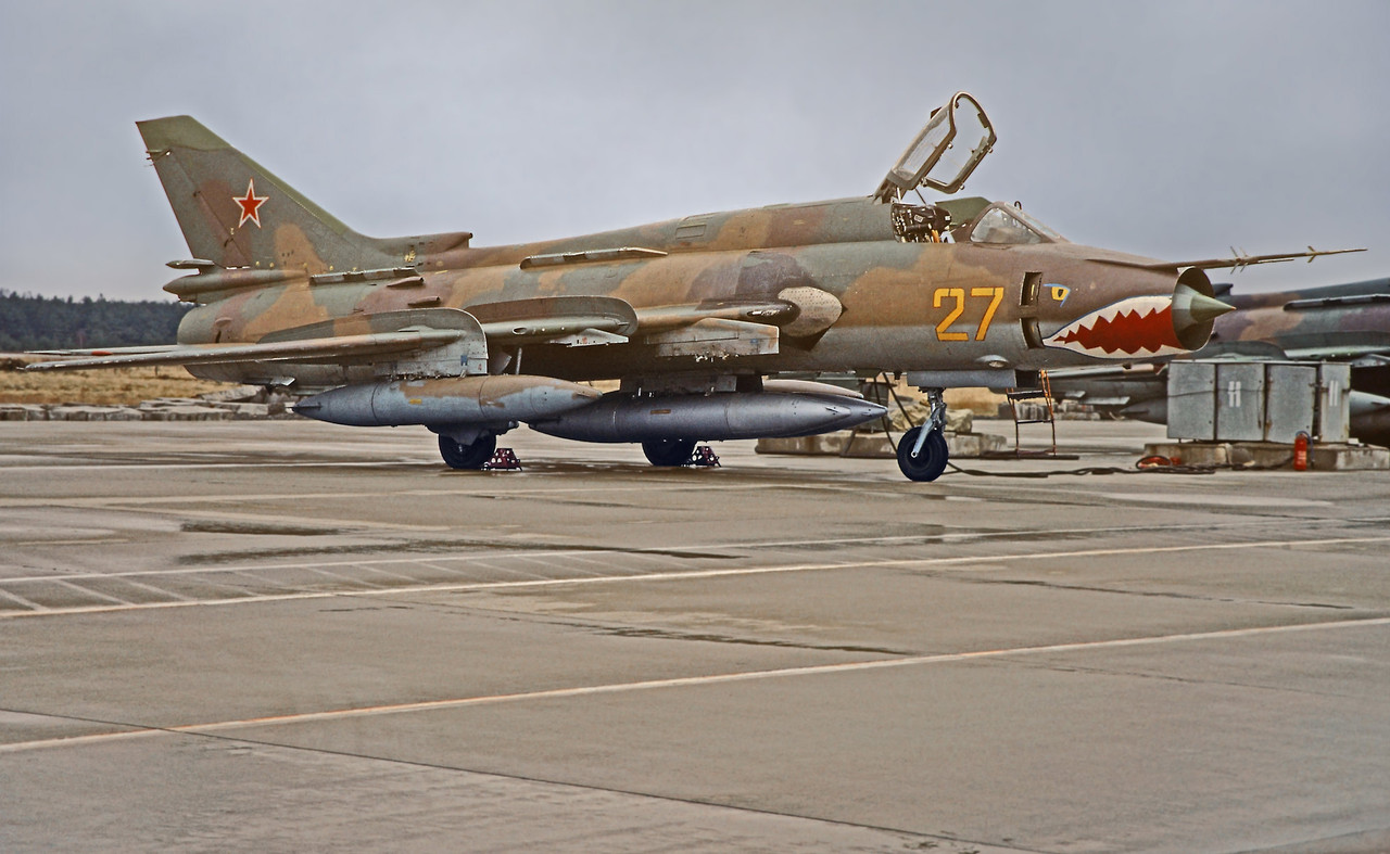 20 GvAPIB Su-17M4 27 yellow_12204 (12)