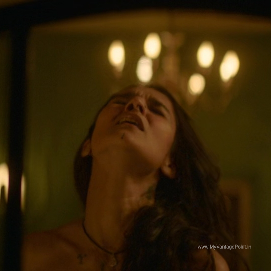 sexy-scene-of-angira-dhar-as-avni-in-saas-bahu-aur-flamingo