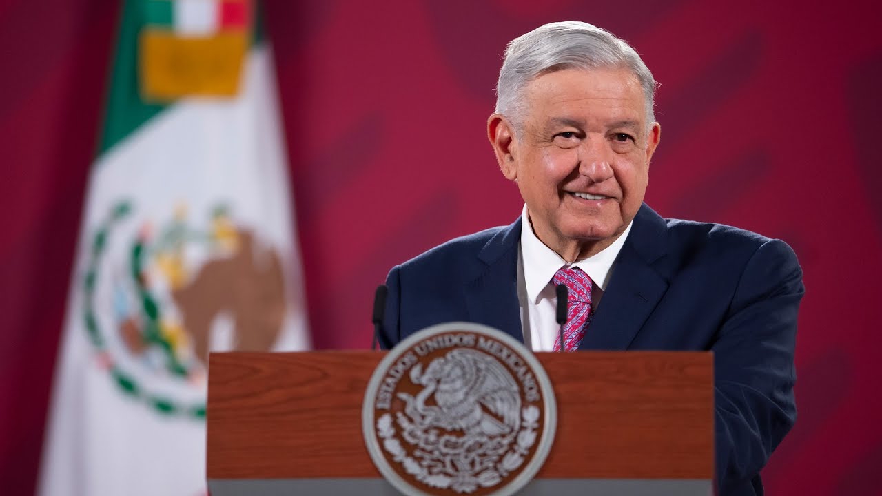 Quienes votaron por Vicente Fox deberían sentir pena: AMLO al recordar fraude