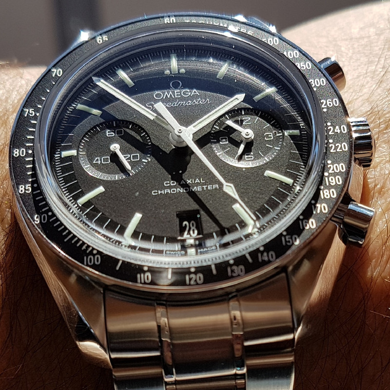 Omega Speedmaster Moonwatch Co-Axial Chronograph 44.25 mm Cal. 9300 (2)