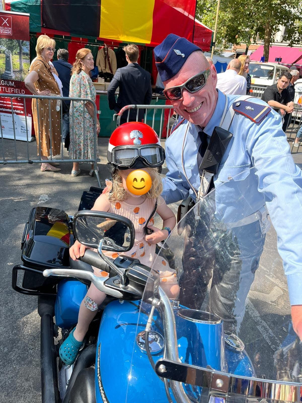 2026-07-21-09-33-00-154-Romy-en-opa-redacted-dot-app