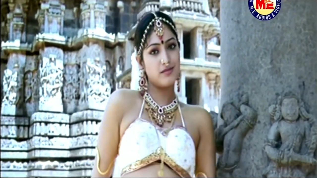 Haripriya - Hot Navel Show - Malayalam album song.mkv_snapshot_01.41.848