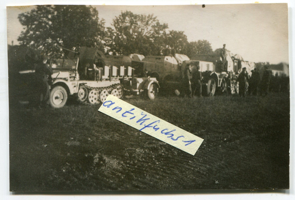 schwer gepanzerte SFL-Halbkette mit 8,8cm Geschü