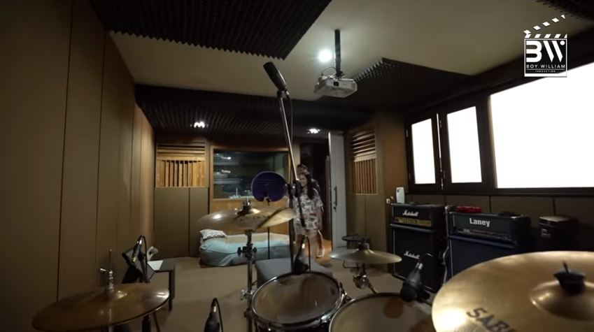 Studio musik Momo Geisha