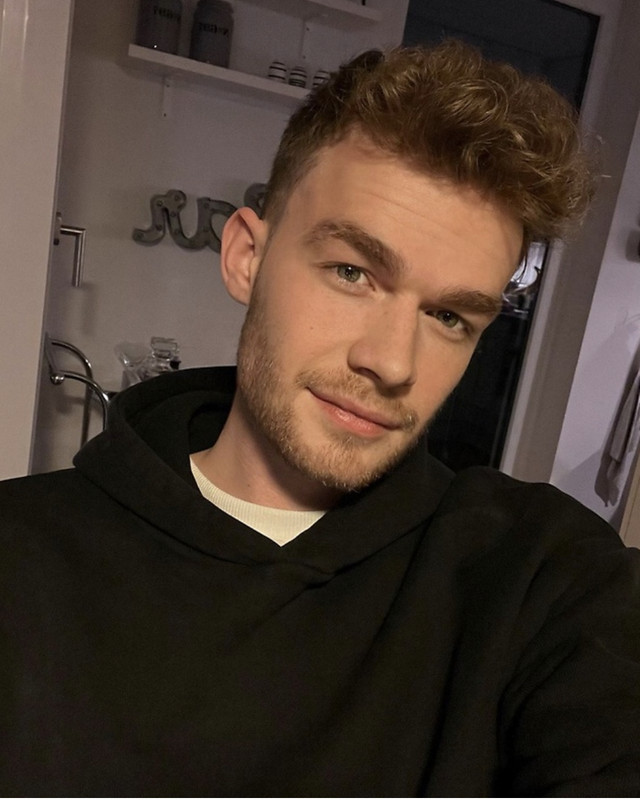 432321F3-EA18-407C-836D-CC6873DFCB69