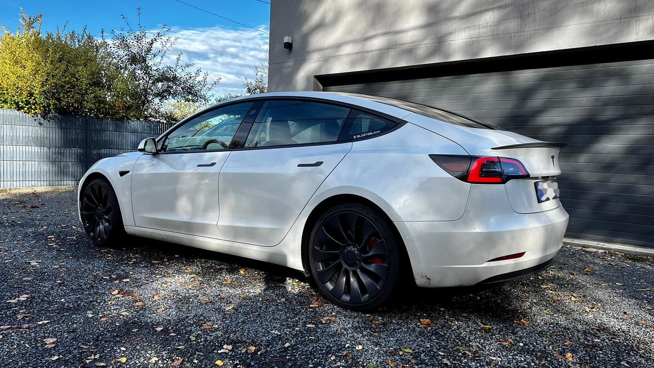 65813EE7-E754-43EE-9927-A80CBB6F0802