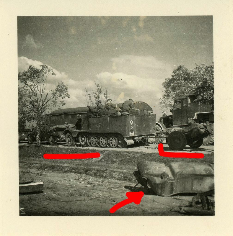 Russland PAK Artillerie Geschütz Halbkette Foto