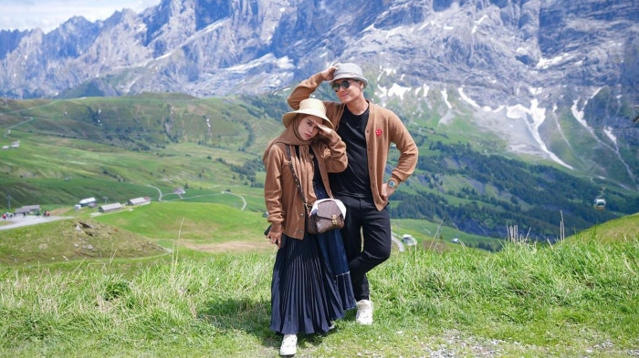 Potret keseruan liburan Lesti Kejora dan Rizky Billar di Swiss.